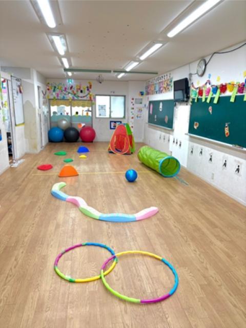 【臨床心理士/公認心理師】多機能型施設/日曜休み◎/20か所以上で施設展開中/研修＆キャリアパス充実/専門職を中心としたチームで根拠がある多彩な支援を/月給26万円/正社員/資格必須の写真1枚目