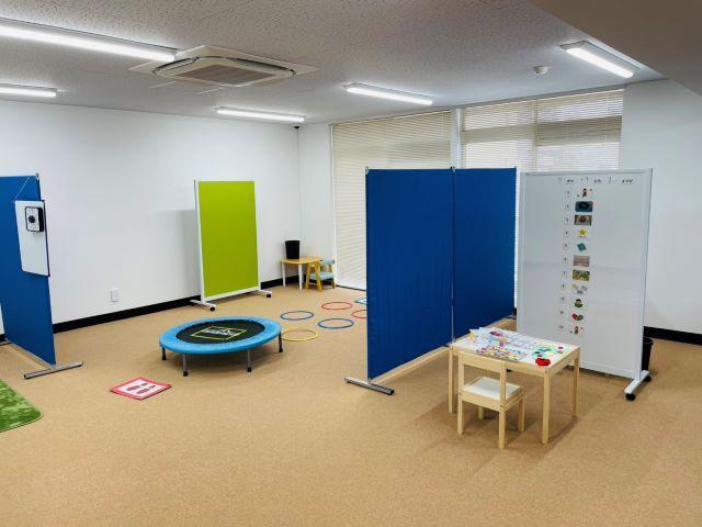 【児童指導員】月給25万円～/年休120日/送迎なし/研修制度が充実◎/全国展開する大手FC/世界基準の療育を目指したオーダーメイドの個別プログラム♪/児童発達支援/正社員/資格必須の写真2枚目