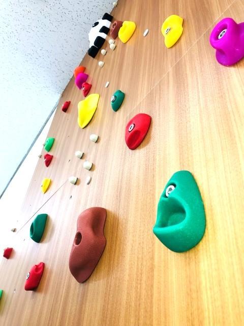 【児童指導員】月給22万円～/年間休日120日/完全週休2日制/テーマは「天職をさがそう」！/その子にしかないカラーと才能を見つけるお手伝い◎/多機能型施設/正社員/資格必須の写真2枚目