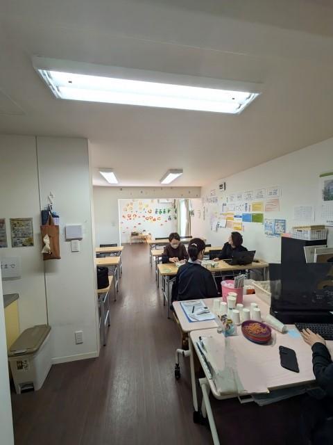 【児童指導員】時給1,140円～/業務フォローばっちり◎未経験者も応募可/1日5h、週2～3日勤務/20代～50代まで幅広く活躍中！/多機能型施設/パート・アルバイト/資格必須の写真2枚目