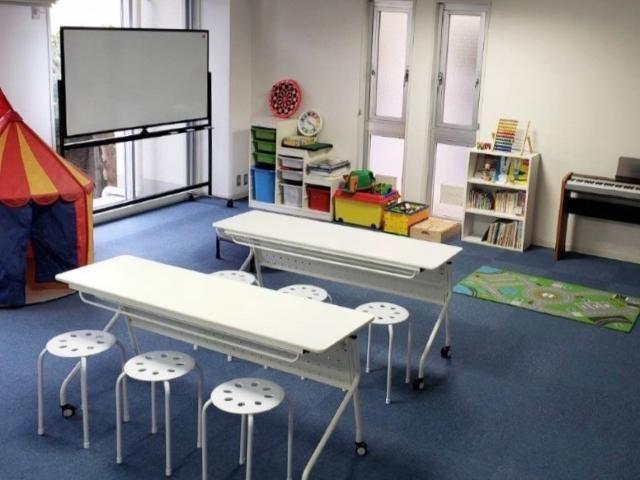 【保育士】月給21.6万円～/年間休日120日◎/日曜休み/リトミック・英語学習・SSTなどを用いた療育！/精神的＆生活動作の自立を目指す♪/多機能型施設/契約社員/資格必須