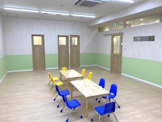 【児童指導員】月給24万円～/年間休日115日＆残業ほぼなし◎/研修制度あり/「みんなちがって、みんないい」ありのままの支援を♪/多機能型施設/正社員/資格必須