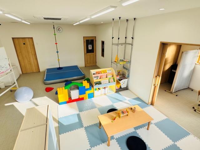 急募【児童指導員】時給1,400円〜/週1日～勤務OK/土日祝休み/午後のみ勤務◎/未経験・ブランク可/多彩な活動で「できた！」を応援♪/多機能型施設/パート・アルバイト/資格必須の写真2枚目