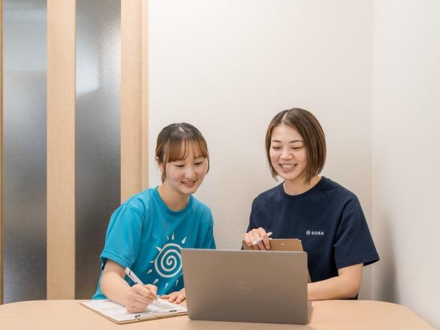 急募【理学療法士】月給27.6万円～/完全週休2日制/「1対1×オーダーメイド療育」で子どもたちのための支援を♪/多彩な資格者＆自社研究機関でさらに成長◎/多機能型施設/正社員/資格必須の写真3枚目