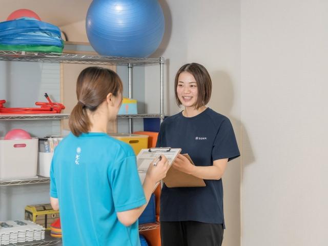 急募【児童発達支援管理責任者】月給33.7万円～/完全週休2日制/1対1×オーダーメイドで子どものための療育を♪/多彩な資格者＆自社研究機関でさらに成長◎/多機能型施設/正社員/資格必須の写真2枚目
