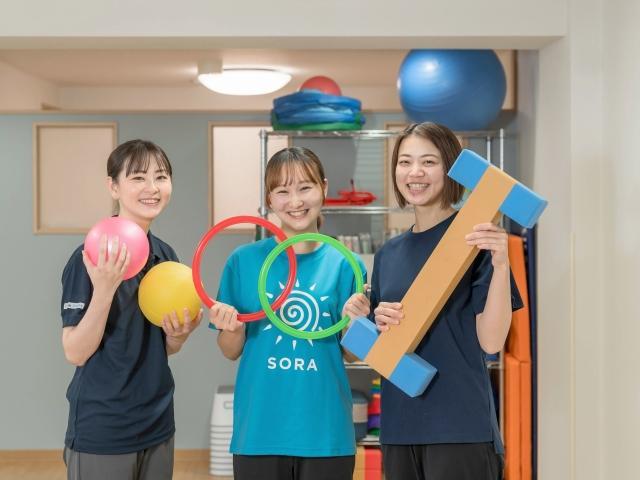 急募【児童指導員】月給27.6万円～/完全週休2日制/「1対1×オーダーメイド療育」で子どもたちのための支援を♪/多彩な資格者＆自社研究機関でさらに成長◎/多機能型施設/正社員/資格必須の写真4枚目