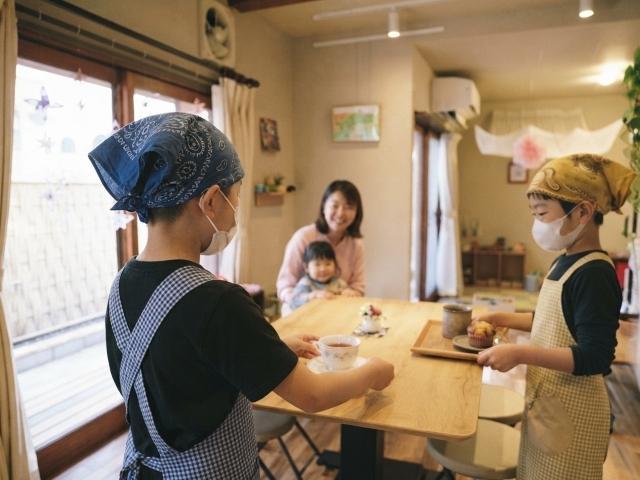 急募【児童指導員】月給22万円～/年休120日/日祝休み/送迎なし◎/5年以上の経験者を募集/実践的療育を取り入れた地域交流型施設で生きる力を育む♪/放課後等デイサービス/正社員/資格必須の写真2枚目