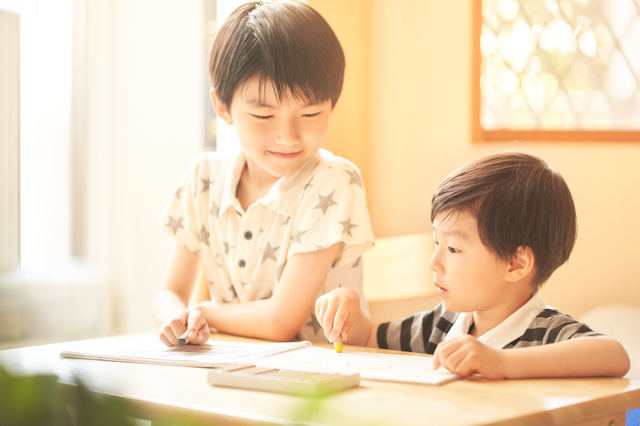 【保育士】多機能型施設/日曜休み/特別有休や勤務時間の調整など子育て支援充実◎/こころの調和を軸として、子どもたちの育ちをサポート!/月給20.2万円~/正社員/資格必須